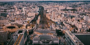 Última Hora: Paquete Económico del Gobierno Español para 2025 - Cover Image